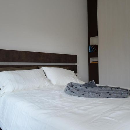 Myhomeincomo - Art Design Suites Luaran gambar