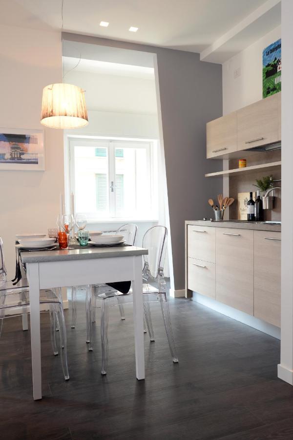 Myhomeincomo - Art Design Suites Luaran gambar