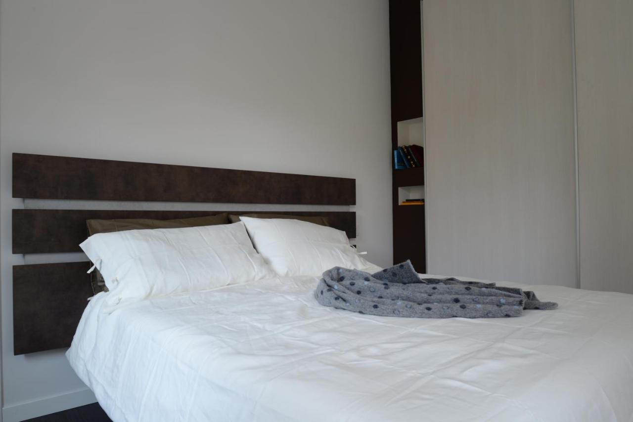 Myhomeincomo - Art Design Suites Luaran gambar
