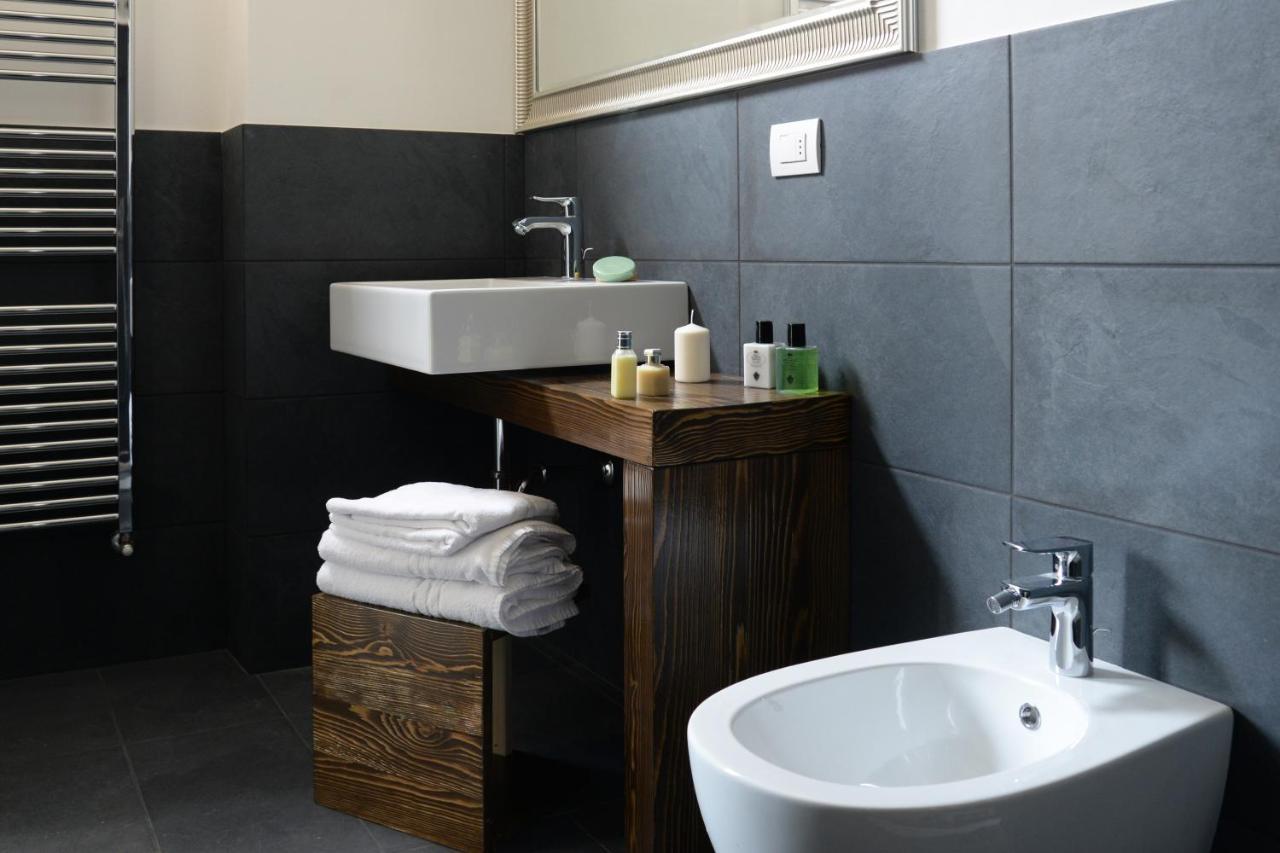 Myhomeincomo - Art Design Suites Luaran gambar