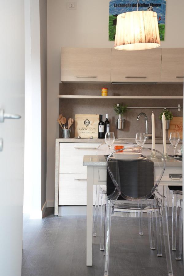 Myhomeincomo - Art Design Suites Luaran gambar