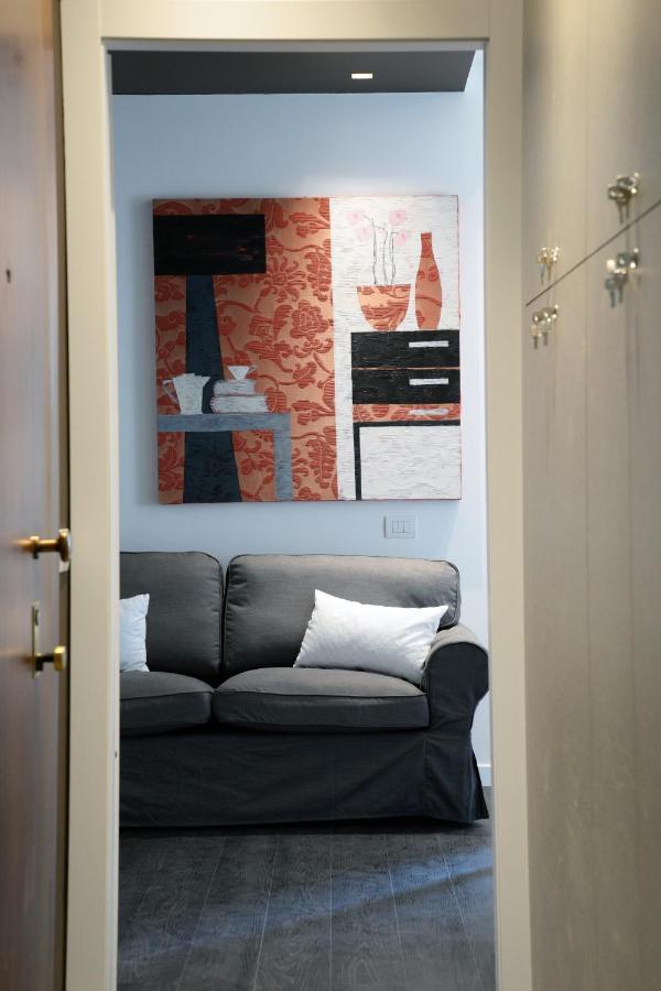 Myhomeincomo - Art Design Suites Luaran gambar